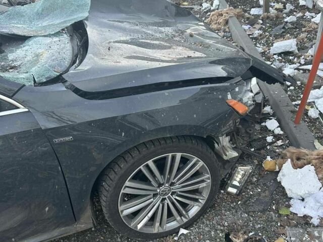 Серый Фольксваген Пассат, объемом двигателя 1.8 л и пробегом 80 тыс. км за 4000 $, фото 4 на Automoto.ua