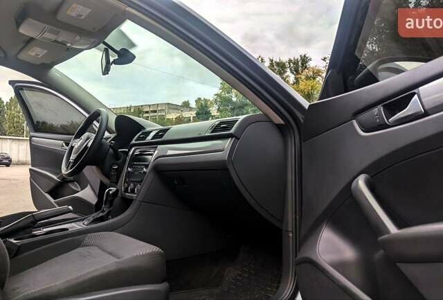 Серый Фольксваген Пассат, объемом двигателя 1.8 л и пробегом 249 тыс. км за 7950 $, фото 6 на Automoto.ua