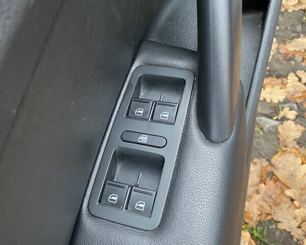 Серый Фольксваген Пассат, объемом двигателя 1.8 л и пробегом 132 тыс. км за 11400 $, фото 13 на Automoto.ua