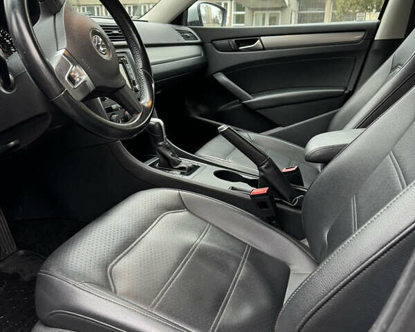 Сірий Фольксваген Пассат, об'ємом двигуна 1.8 л та пробігом 170 тис. км за 10000 $, фото 6 на Automoto.ua