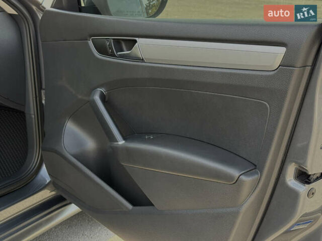 Серый Фольксваген Пассат, объемом двигателя 1.8 л и пробегом 136 тыс. км за 13500 $, фото 11 на Automoto.ua