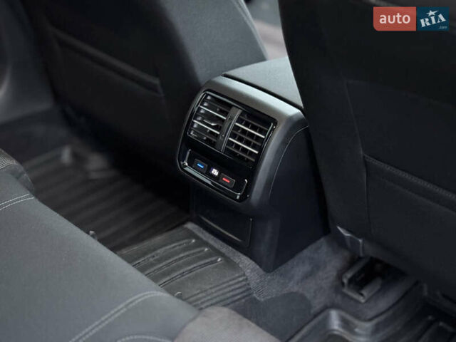 Серый Фольксваген Пассат, объемом двигателя 2 л и пробегом 264 тыс. км за 15850 $, фото 19 на Automoto.ua