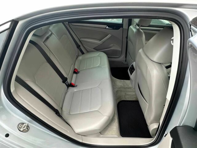 Серый Фольксваген Пассат, объемом двигателя 2 л и пробегом 74 тыс. км за 1800 $, фото 9 на Automoto.ua