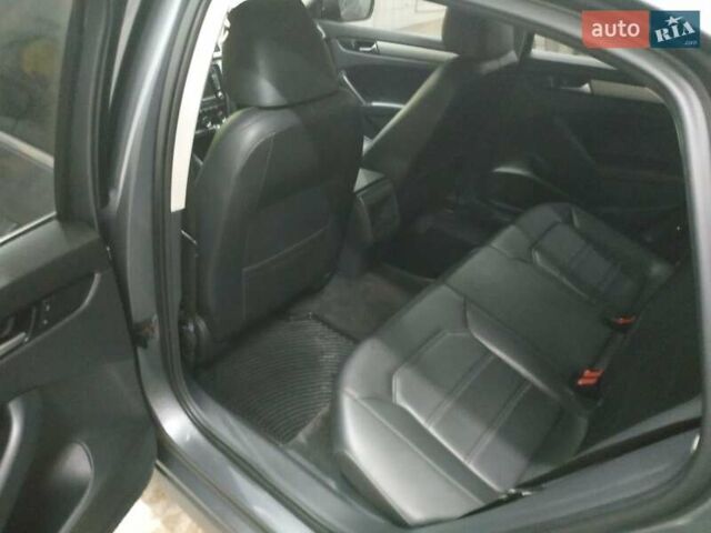 Серый Фольксваген Пассат, объемом двигателя 1.8 л и пробегом 74 тыс. км за 12900 $, фото 7 на Automoto.ua