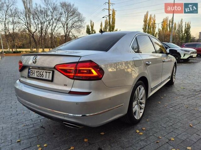 Серый Фольксваген Пассат, объемом двигателя 3.6 л и пробегом 125 тыс. км за 11900 $, фото 1 на Automoto.ua