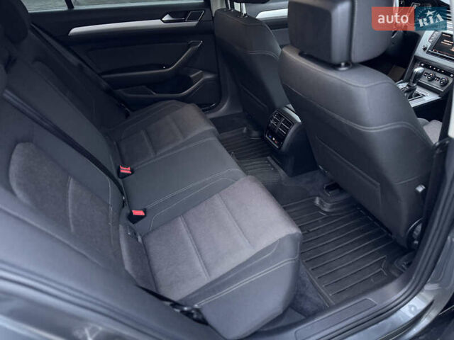 Серый Фольксваген Пассат, объемом двигателя 2 л и пробегом 264 тыс. км за 15850 $, фото 17 на Automoto.ua