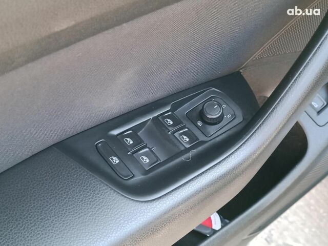 Серый Фольксваген Пассат, объемом двигателя 2.4 л и пробегом 96 тыс. км за 17440 $, фото 22 на Automoto.ua