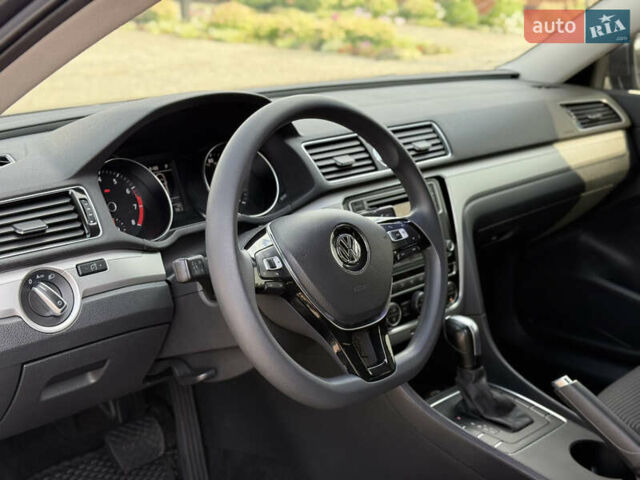 Серый Фольксваген Пассат, объемом двигателя 1.8 л и пробегом 136 тыс. км за 13500 $, фото 5 на Automoto.ua