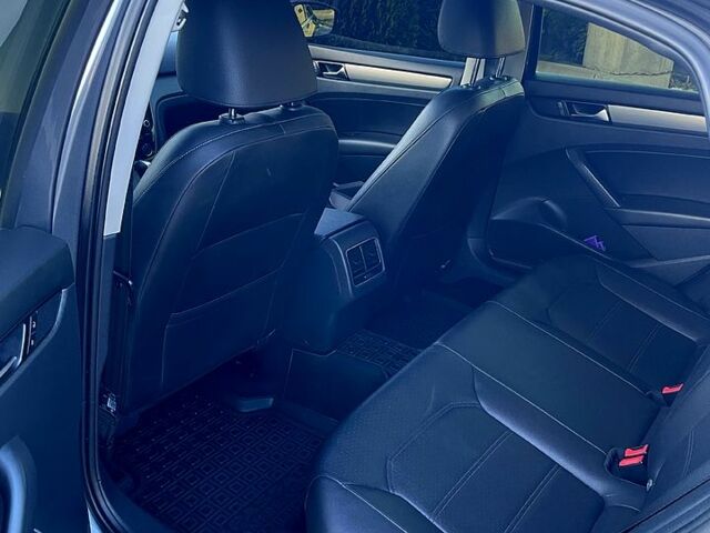 Сірий Фольксваген Пассат, об'ємом двигуна 2 л та пробігом 259 тис. км за 12400 $, фото 9 на Automoto.ua