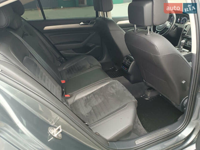 Серый Фольксваген Пассат, объемом двигателя 1.97 л и пробегом 290 тыс. км за 17500 $, фото 24 на Automoto.ua