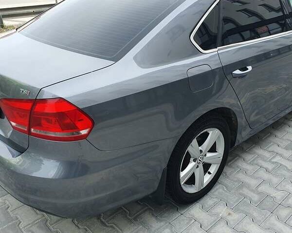 Серый Фольксваген Пассат, объемом двигателя 1.8 л и пробегом 180 тыс. км за 12000 $, фото 5 на Automoto.ua