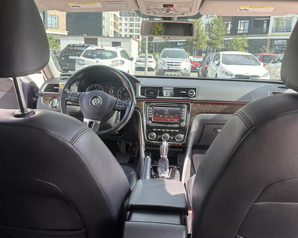 Серый Фольксваген Пассат, объемом двигателя 3.6 л и пробегом 204 тыс. км за 12500 $, фото 17 на Automoto.ua