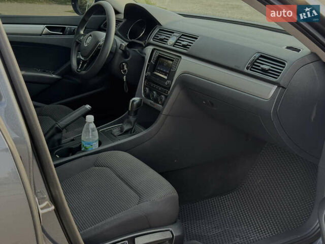 Серый Фольксваген Пассат, объемом двигателя 1.8 л и пробегом 136 тыс. км за 13500 $, фото 12 на Automoto.ua