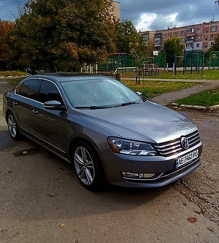 Серый Фольксваген Пассат, объемом двигателя 1.8 л и пробегом 114 тыс. км за 12000 $, фото 1 на Automoto.ua