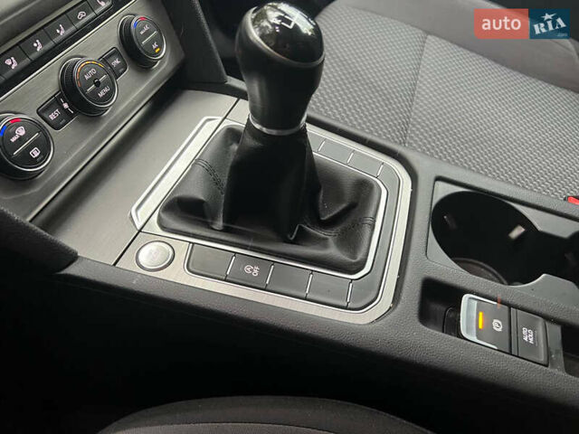 Серый Фольксваген Пассат, объемом двигателя 1.4 л и пробегом 160 тыс. км за 10600 $, фото 6 на Automoto.ua