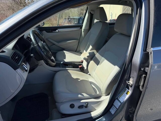 Серый Фольксваген Пассат, объемом двигателя 1.8 л и пробегом 71 тыс. км за 2150 $, фото 7 на Automoto.ua