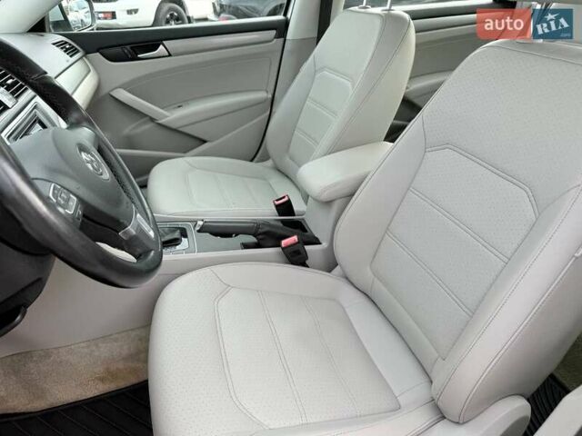 Сірий Фольксваген Пассат, об'ємом двигуна 1.8 л та пробігом 135 тис. км за 12000 $, фото 12 на Automoto.ua