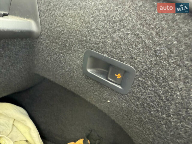 Сірий Фольксваген Пассат, об'ємом двигуна 1.97 л та пробігом 240 тис. км за 19500 $, фото 31 на Automoto.ua