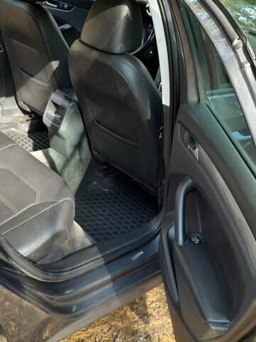 Серый Фольксваген Пассат, объемом двигателя 1.8 л и пробегом 210 тыс. км за 9500 $, фото 13 на Automoto.ua