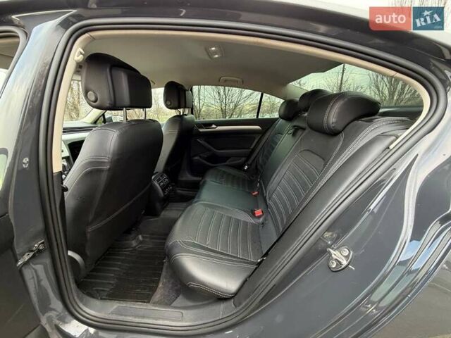 Сірий Фольксваген Пассат, об'ємом двигуна 1.97 л та пробігом 257 тис. км за 16900 $, фото 32 на Automoto.ua