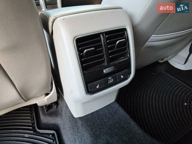 Серый Фольксваген Пассат, объемом двигателя 3.6 л и пробегом 125 тыс. км за 11900 $, фото 13 на Automoto.ua