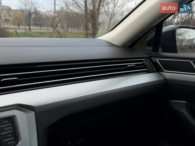 Сірий Фольксваген Пассат, об'ємом двигуна 1.97 л та пробігом 257 тис. км за 16900 $, фото 61 на Automoto.ua