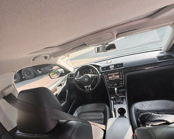 Серый Фольксваген Пассат, объемом двигателя 1.97 л и пробегом 253 тыс. км за 13500 $, фото 9 на Automoto.ua