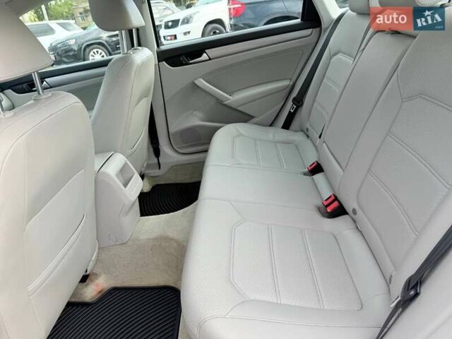 Сірий Фольксваген Пассат, об'ємом двигуна 1.8 л та пробігом 135 тис. км за 12000 $, фото 16 на Automoto.ua