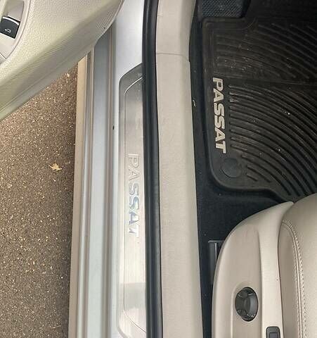 Серый Фольксваген Пассат, объемом двигателя 1.8 л и пробегом 160 тыс. км за 12000 $, фото 9 на Automoto.ua