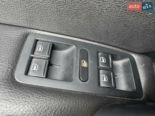 Сірий Фольксваген Пассат, об'ємом двигуна 1.8 л та пробігом 249 тис. км за 9100 $, фото 15 на Automoto.ua