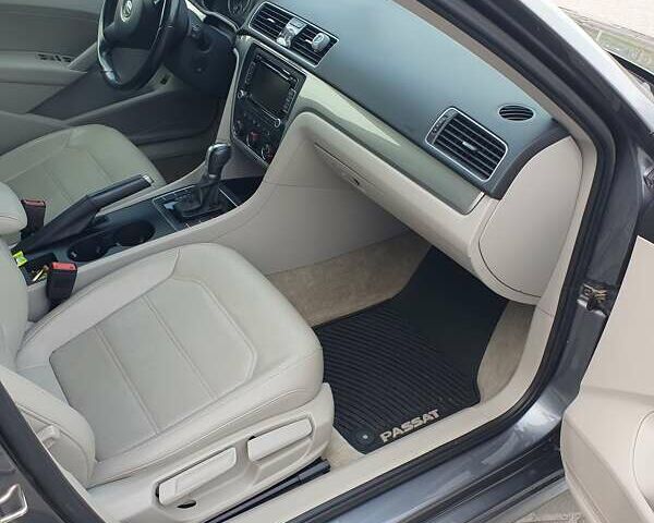 Серый Фольксваген Пассат, объемом двигателя 1.8 л и пробегом 180 тыс. км за 12000 $, фото 8 на Automoto.ua