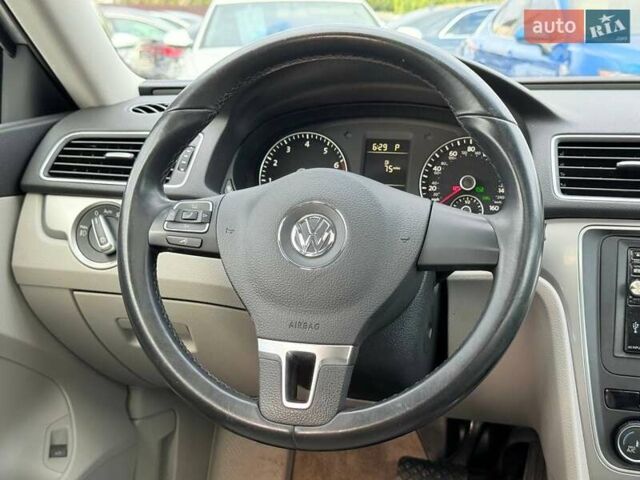 Сірий Фольксваген Пассат, об'ємом двигуна 1.8 л та пробігом 135 тис. км за 12000 $, фото 32 на Automoto.ua