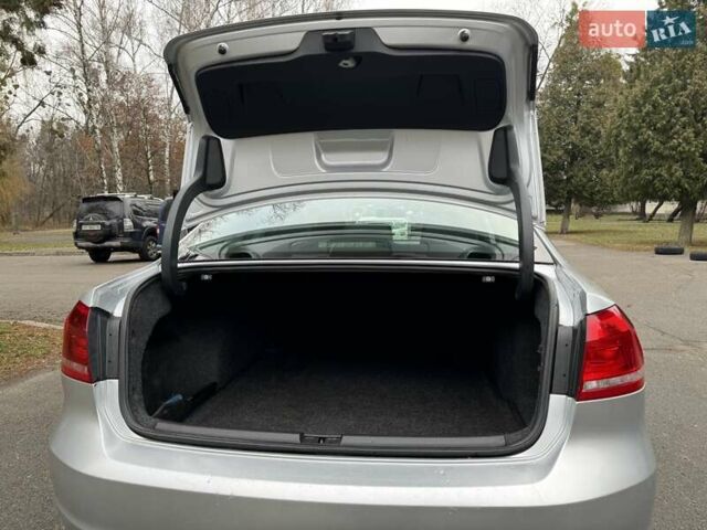 Серый Фольксваген Пассат, объемом двигателя 1.78 л и пробегом 169 тыс. км за 9999 $, фото 12 на Automoto.ua