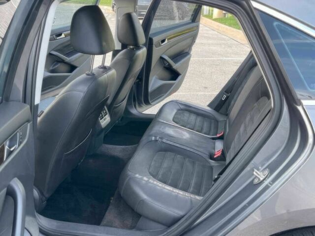 Серый Фольксваген Пассат, объемом двигателя 2 л и пробегом 75 тыс. км за 2250 $, фото 12 на Automoto.ua