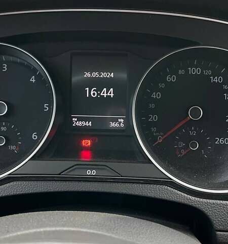 Серый Фольксваген Пассат, объемом двигателя 2 л и пробегом 240 тыс. км за 15500 $, фото 9 на Automoto.ua