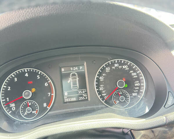 Серый Фольксваген Пассат, объемом двигателя 3.6 л и пробегом 204 тыс. км за 12500 $, фото 4 на Automoto.ua