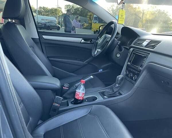 Серый Фольксваген Пассат, объемом двигателя 2 л и пробегом 259 тыс. км за 12400 $, фото 7 на Automoto.ua