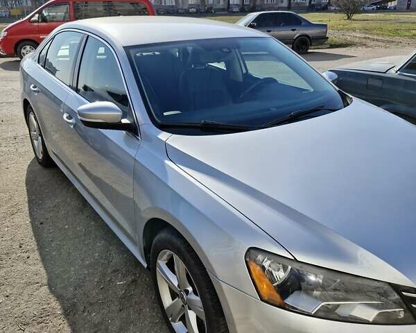 Серый Фольксваген Пассат, объемом двигателя 1.8 л и пробегом 215 тыс. км за 10500 $, фото 1 на Automoto.ua