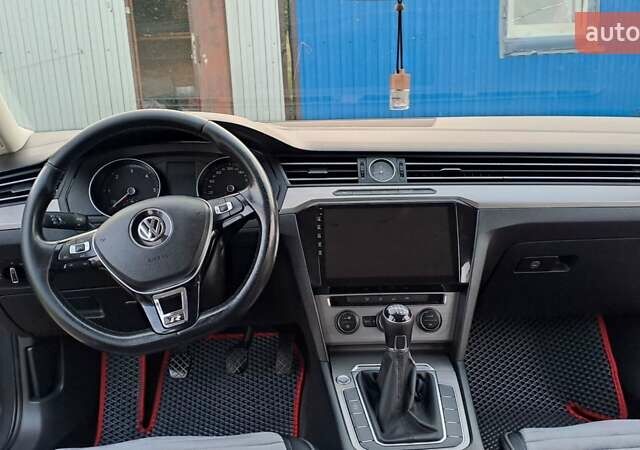 Серый Фольксваген Пассат, объемом двигателя 1.97 л и пробегом 280 тыс. км за 14800 $, фото 9 на Automoto.ua