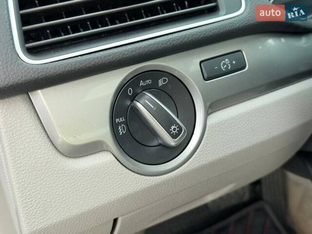 Сірий Фольксваген Пассат, об'ємом двигуна 1.8 л та пробігом 135 тис. км за 12000 $, фото 40 на Automoto.ua