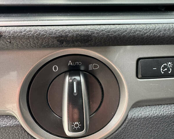 Сірий Фольксваген Пассат, об'ємом двигуна 1.8 л та пробігом 249 тис. км за 9100 $, фото 12 на Automoto.ua