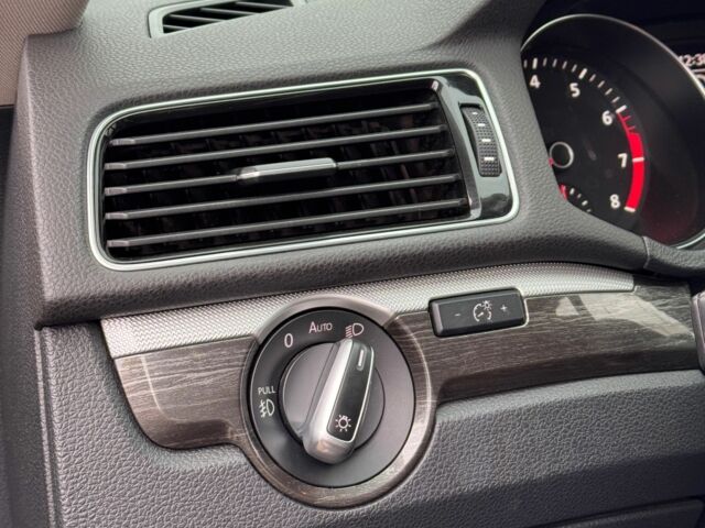 Серый Фольксваген Пассат, объемом двигателя 1.8 л и пробегом 173 тыс. км за 13250 $, фото 4 на Automoto.ua