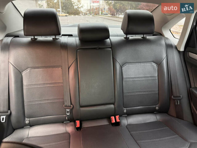 Сірий Фольксваген Пассат, об'ємом двигуна 1.8 л та пробігом 172 тис. км за 11000 $, фото 11 на Automoto.ua