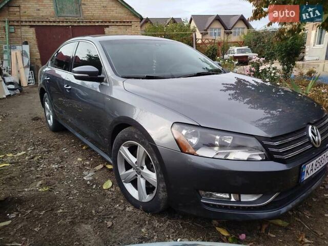Серый Фольксваген Пассат, объемом двигателя 1.8 л и пробегом 212 тыс. км за 13700 $, фото 4 на Automoto.ua