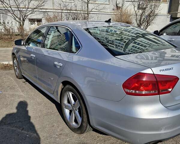 Серый Фольксваген Пассат, объемом двигателя 1.8 л и пробегом 215 тыс. км за 10500 $, фото 3 на Automoto.ua