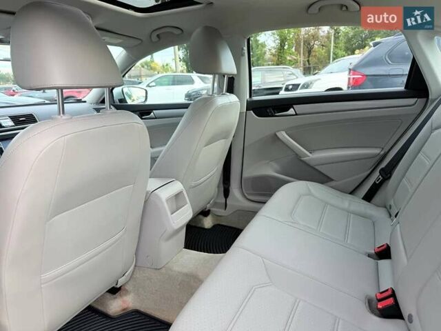 Сірий Фольксваген Пассат, об'ємом двигуна 1.8 л та пробігом 135 тис. км за 12000 $, фото 15 на Automoto.ua