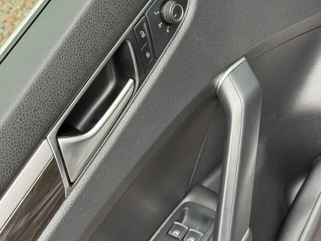 Серый Фольксваген Пассат, объемом двигателя 1.8 л и пробегом 173 тыс. км за 13250 $, фото 3 на Automoto.ua