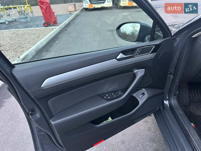 Серый Фольксваген Пассат, объемом двигателя 2 л и пробегом 257 тыс. км за 16900 $, фото 6 на Automoto.ua