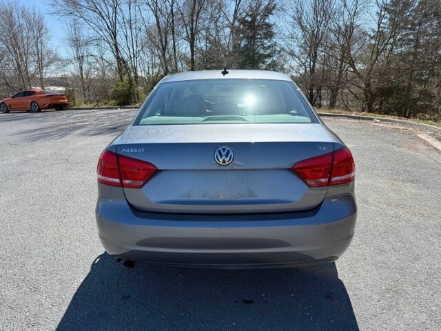 Серый Фольксваген Пассат, объемом двигателя 1.8 л и пробегом 71 тыс. км за 2150 $, фото 4 на Automoto.ua