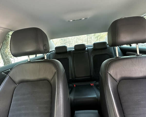 Серый Фольксваген Пассат, объемом двигателя 1.97 л и пробегом 190 тыс. км за 18700 $, фото 37 на Automoto.ua